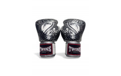Боксерские перчатки Twins Special FBGV52 Dragon white silver 16 oz Боксерские перчатки Twins Special FBGV52 Dragon white silver 16 oz