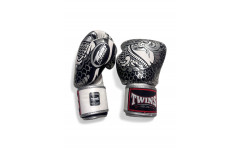 Боксерские перчатки Twins Special FBGV52 Dragon white silver 14 oz Боксерские перчатки Twins Special FBGV52 Dragon white silver 14 oz